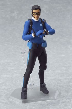 キリリとしたポーズで立つ沢嶋雄一。要潤本人そのままのプロポーションでフィギュア化