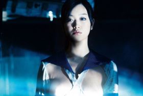 “芸能界一エロい体”とも称される、等身大の美少女フィギュア役の佐々木心音