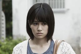 クロユリ団地に引っ越してきた明日香を演じた前田敦子