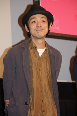 『中学生円山』の初日舞台挨拶に登壇した宮藤官九郎監督