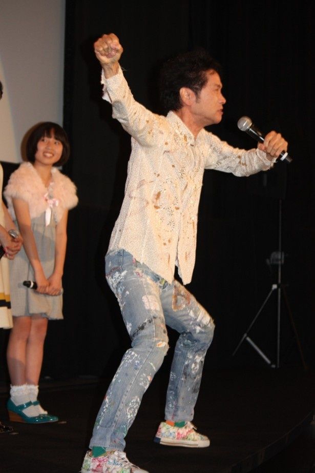 お約束のパフォーマンスを披露