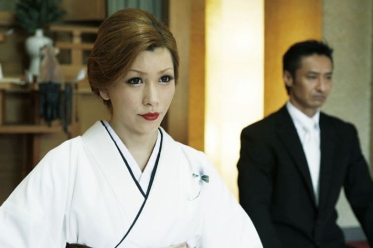 美人ニューハーフの男気に思わずメロメロ!?