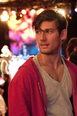 子役としてデビューしたアレックス・ペティファーも今年で23歳に