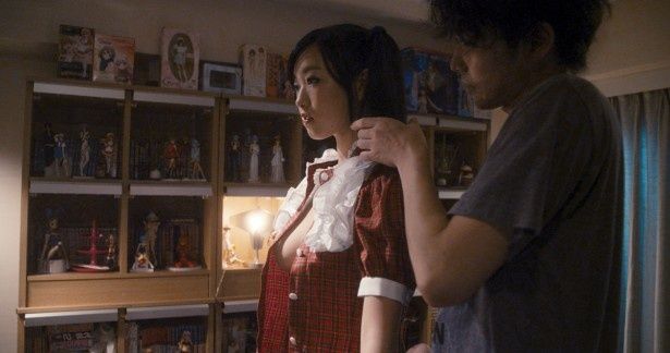 フィギュアは柔らかい肌や温かい皮膚を持っていたが、心音はしない