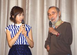 撮影を振り返る木南晴夏とミッキー・カーチス(写真左から)