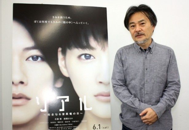 【写真を見る】佐藤健や綾瀬はるかを絶賛する黒沢清監督
