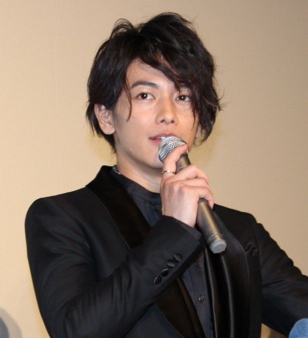 藤田浩市役の佐藤健