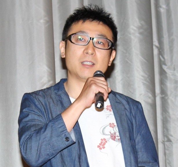 メガホンを取った市井昌秀監督