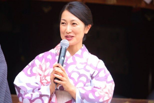 週刊誌の記者・渡辺一彦の妻役の鶴田真由