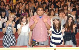 スペシャルトークイベントに登場したSCANDALと福田雄一監督