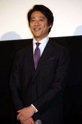 堤真一が『俺はまだ本気出してないだけ』の初日舞台挨拶に登壇