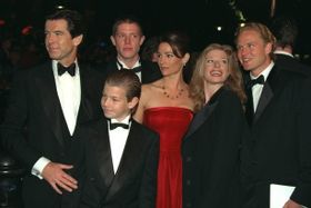 右から2番目の女性がシャーロット