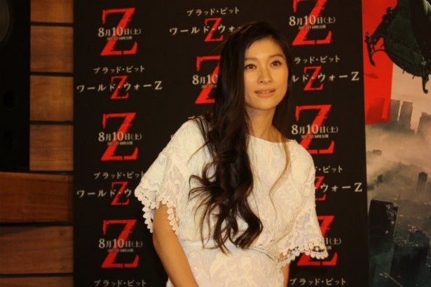 篠原涼子が声を当てるのは、主人公の妻カリン役