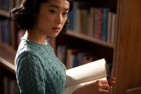 注目の女優・初音映莉子の綺麗な横顔には西田敏行も太鼓判を押す！