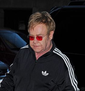 今年4月、乳がんのチャリティイベントに参加したエルトン・ジョン