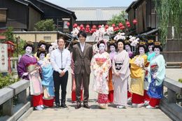 新作映画『舞妓はレディ』の製作発表記者会見に周防監督のほか、上白石萌音、長谷川博己、富司純子が出席