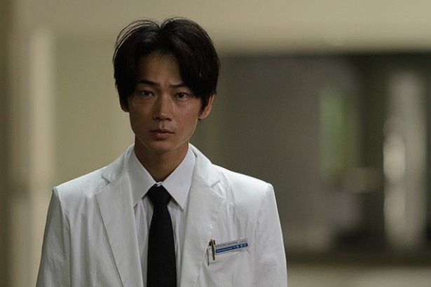 綾野剛が石井岳龍監督の世界を見事に体現する