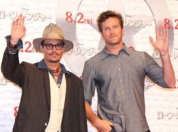 ジョニー・デップとアーミー・ハマーがそろって来日！