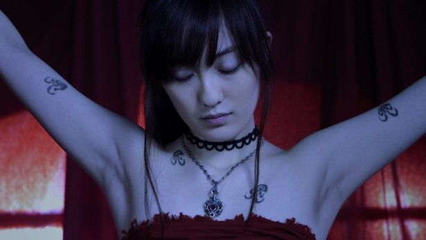 2人の人気キャラクターにスポットを当てた“外伝”ではセクシーなバトルが展開！