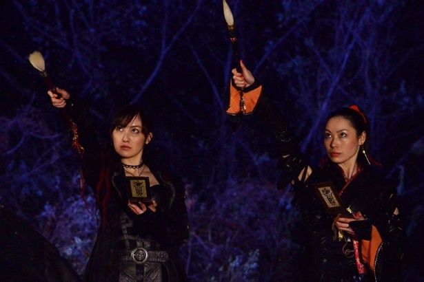 2組の魔戒法師に立ちはだかるのは妖しい瞳？