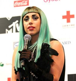 雑誌で大胆ヌードを披露！