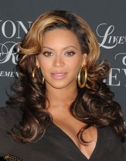 ビヨンセがトレンドマークのウェイビーロングヘアをばっさり!?