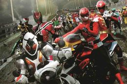 歴代のスーパーヒーローたちが大集結するさまは壮観！