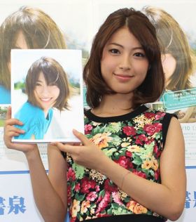 瀧本美織が初のPhoto Bookをアピール！