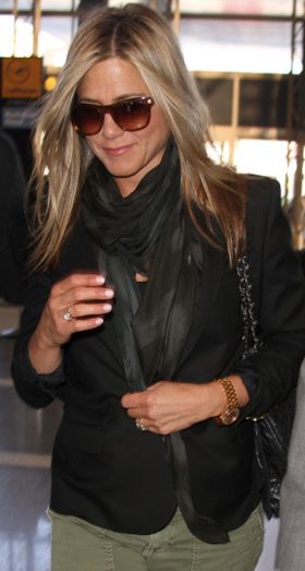 ジェニファー・アニストン、アンジェリーナと同じフライトをキャンセル！