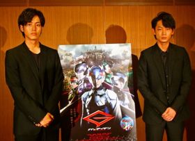 劇中に負けない仲良しっぷりを発揮していた松坂桃李と綾野剛