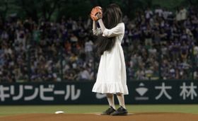 西武ドームの始球式に登場した貞子