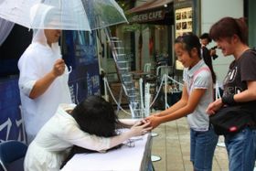 貞子が握手会にハッスル！