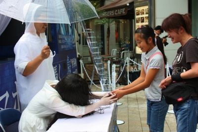 貞子が握手会にハッスル！