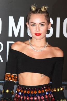 脱アイドルのため、最近は過激パフォーマンスに走りがちなマイリー・サイラス