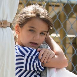 腕を骨折したスリ・クルーズ