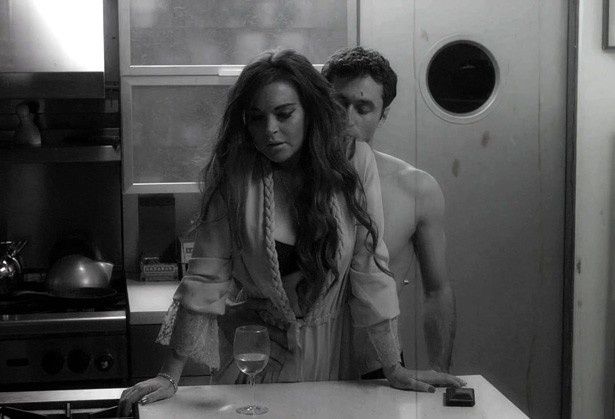 【写真を見る】リンジーがたわわな乳房を露出したことで話題の映画『The Canyons』