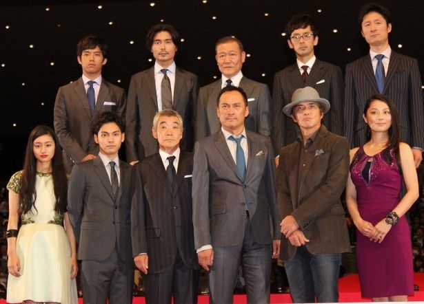 【写真を見る】渡辺謙、佐藤浩市らズラリ11人が登壇！『許されざる者』のジャパンプレミアが華々しく開催