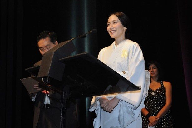 現地では、中谷美紀が舞台挨拶に登壇しフランス語での挨拶を披露した