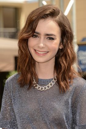 2013年のネットで検索すると最も危険なセレブ1位だったのは、眉毛が印象的なリリー・コリンズ！