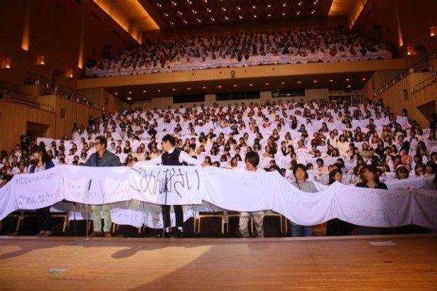 【写真を見る】来場者含め1061名がギネス世界記録TMを更新した瞬間はこちら！