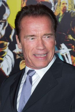 妻マリアに未練たっぷりな様子でいながら、年下恋人との2ショットをパパラッチされてしまったアーノルド・シュワルツェネッガー