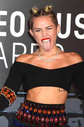 エルトン・ジョンに「レディー・ガガを打ち負かした」と言わしめたマイリー・サイラス