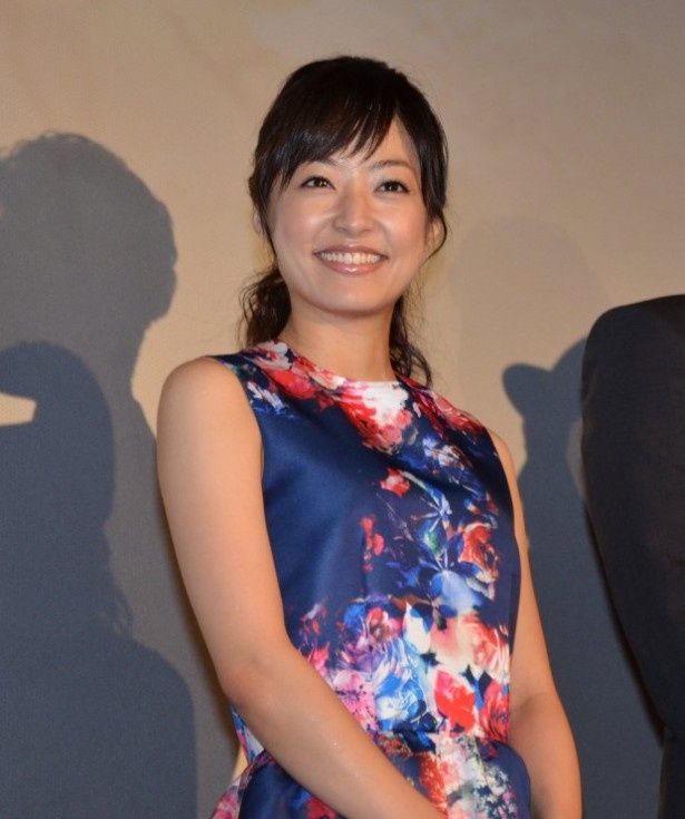 【写真を見る】井上真央の愛くるしい笑顔はこちら