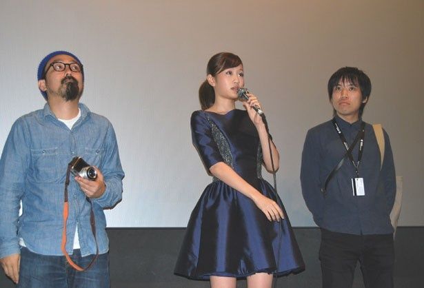 (写真左より)山下敦弘監督、前田敦子、向井康介(脚本家)