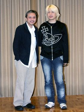 ゴードン・チャン監督(左)と音楽担当の藤原いくろう