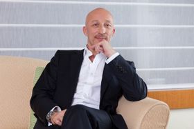 「ダイアナとハスナットの恋愛には心揺さぶられる」と話す、オリヴァー・ヒルシュビーゲル監督