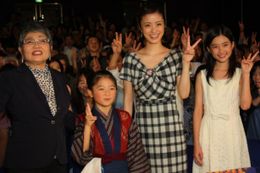 『おしん』の上戸彩と泉ピン子が子役2人を絶賛