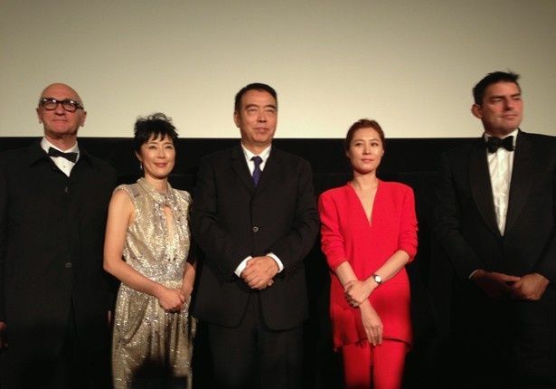 コンペティション部門の審査を務める本年度の審査員メンバー。(写真左より）クリス・ブラウン、寺島しのぶ、チェン・カイコー、ムン・ソリ、クリス・ワイツ