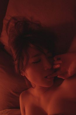 ラブホテルで不倫を繰り返す人妻を妖艶に演じた森下悠里