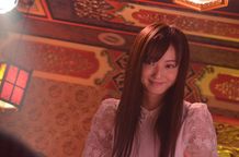 風俗嬢のかよを好演している佐々木希。優しいオーラと清楚系のファッションにそそられる！